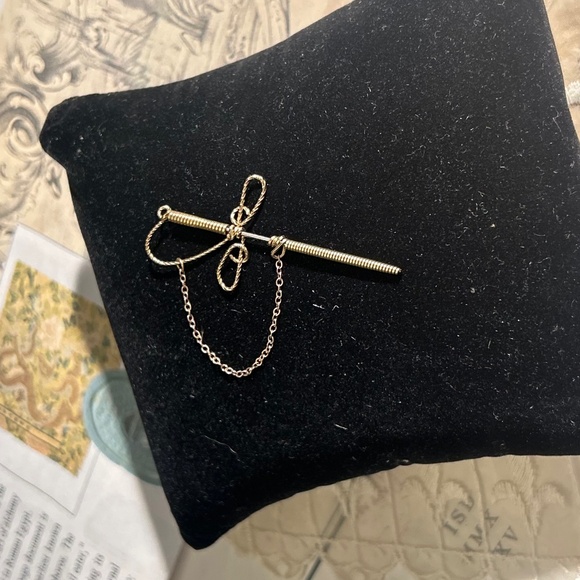 Vintage gold-filled Sword Pin - Picture 2 of 3